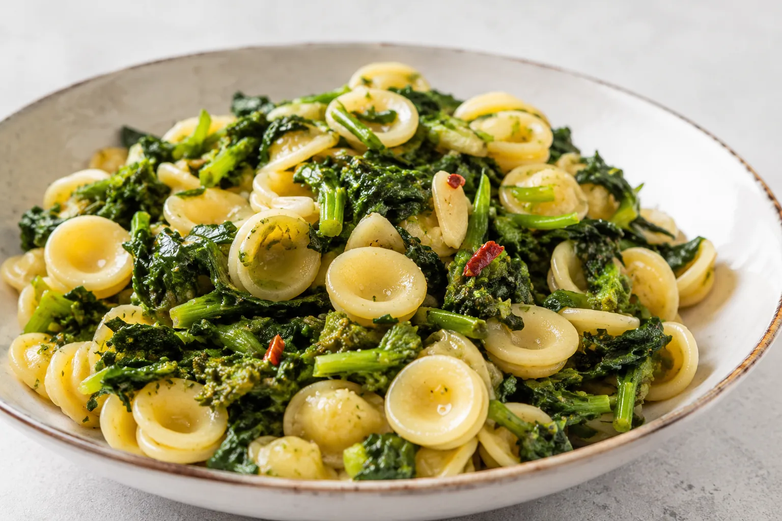 Orecchiette con le cime di rapa della tradizione pugliese